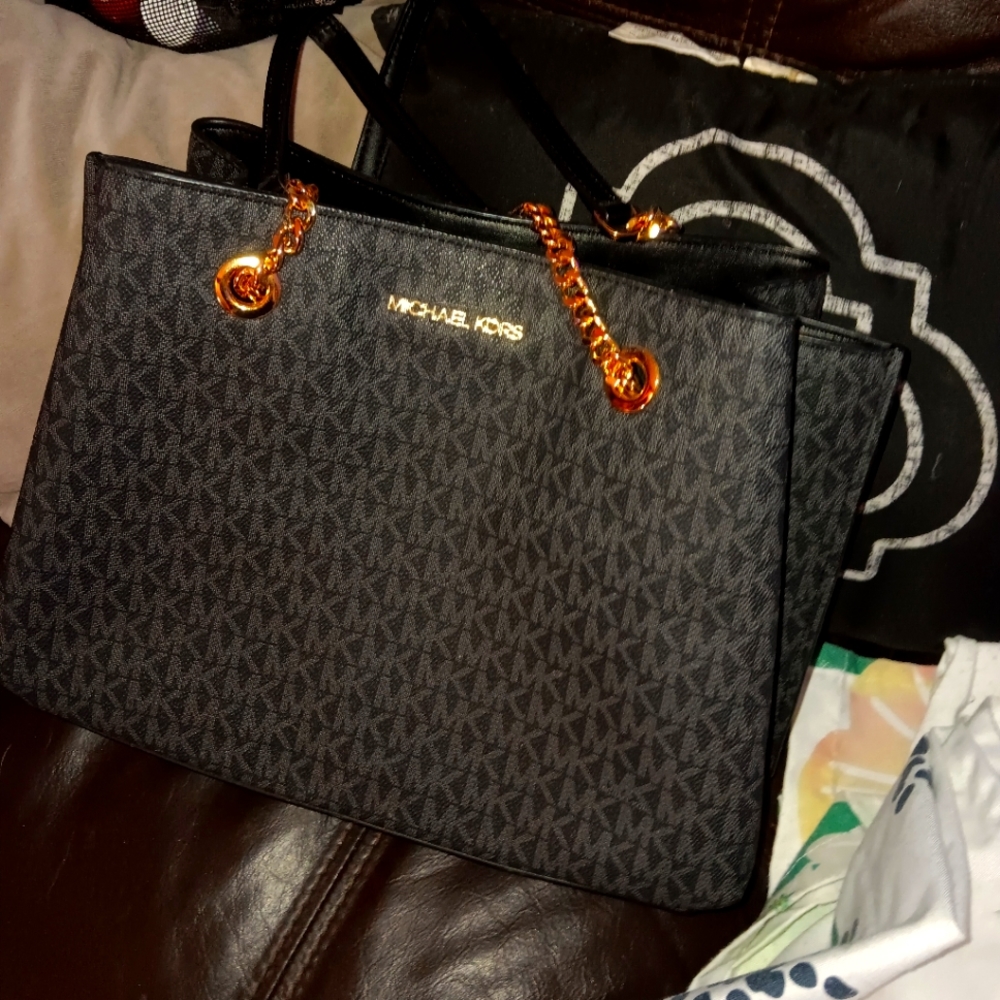 Michael Kors purse